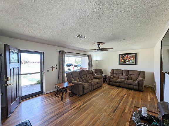 5th image of 105 E Yucca Ave
