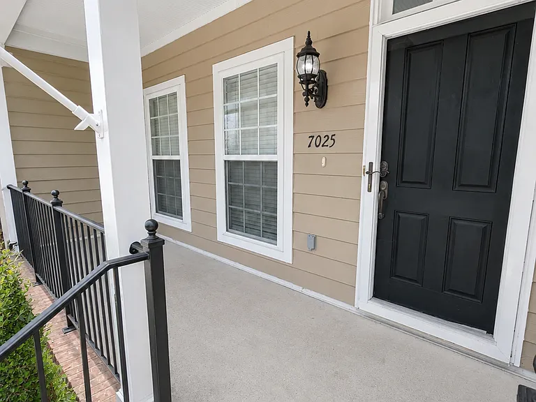 7025 Sunnywood Dr — Photo 2