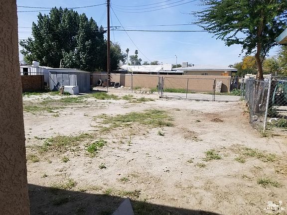 LARGE POOL/RV LOT. Back Access