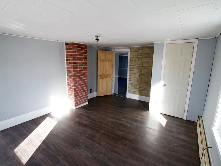 24 Grays Ln — Photo 8