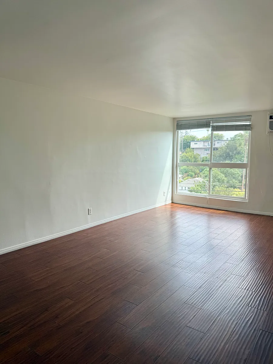 Building Photo - 952 Maltman Ave #205