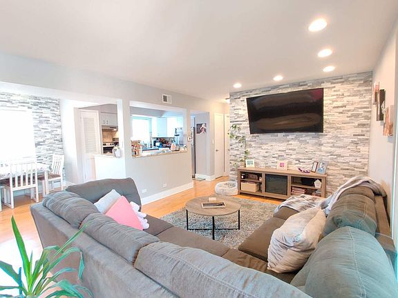 3rd image of 4339 N Kedvale Ave APT 3S