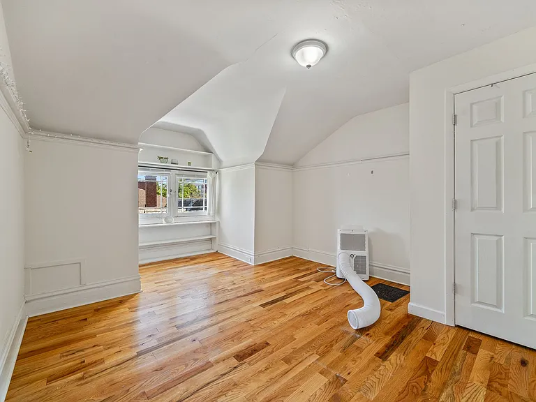 627 Library Pl — Photo 12