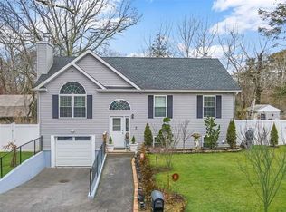 182 Lynbrook Dr, Mastic Beach, NY 11951