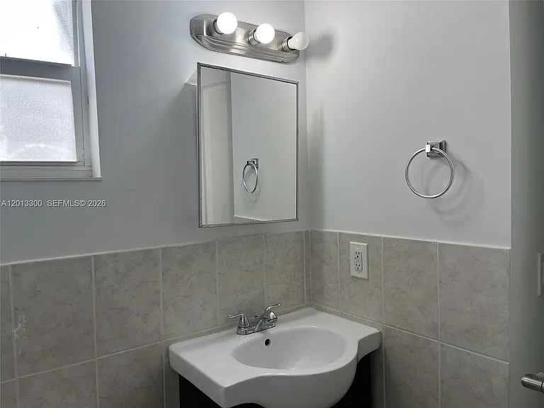 1020 SW 4th St #102 — Photo 11