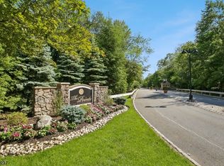 5211 Pointe Gate Dr, Livingston, NJ 07039