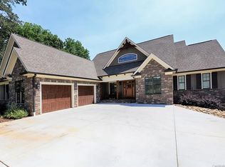 121 Walnut Hill Ct, Mooresville, NC 28115