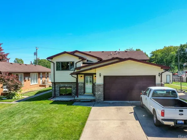 1235 Chestnut St, Wyandotte, MI 48192