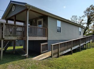 160 1st St, Rainelle, WV 25962