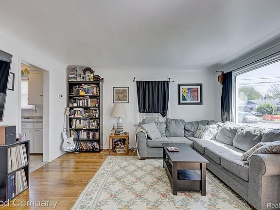 4th image of 23465 Hazelwood Ave