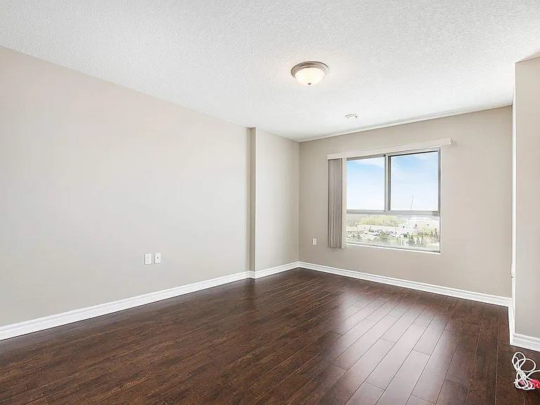 245 Lena Cres — Photo 17