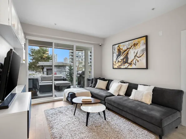 1768 Gilmore Ave #221, Burnaby, BC V5C 0L4