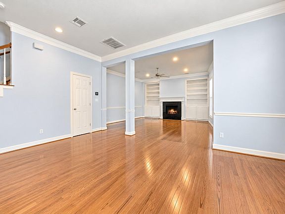 5th image of 6309 Mapleridge St