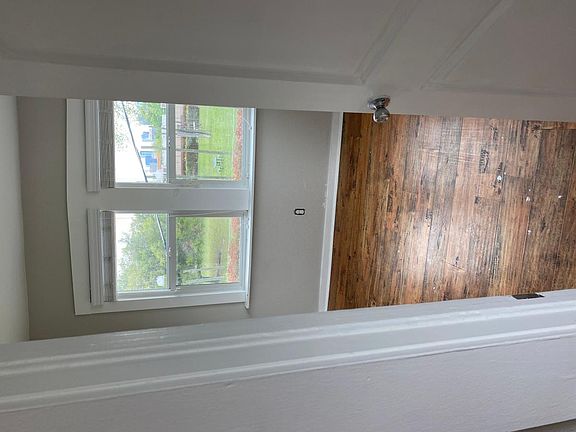 3rd image of 1601 Hemphill St #9