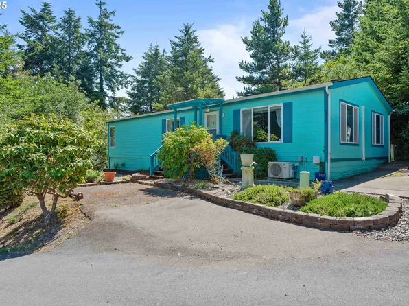 1465 Village Pines Ct, Coos Bay, OR 97420