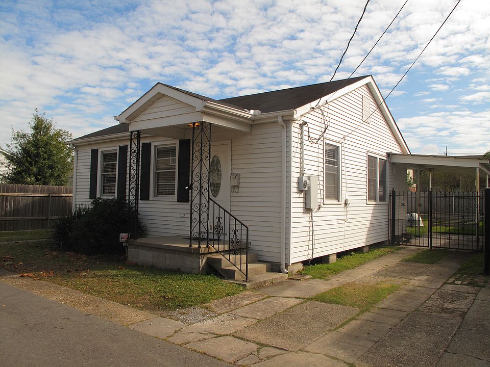 1st image of 809 Rosewood Dr