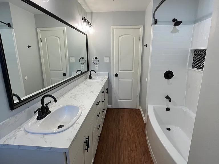 402 S Green St — Photo 10