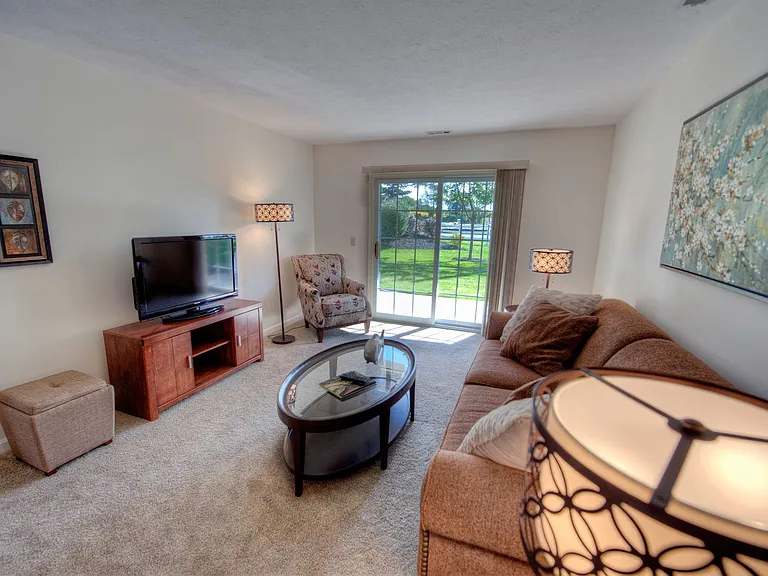 Stillwaters, Hickory Grove Apartments — Photo 4