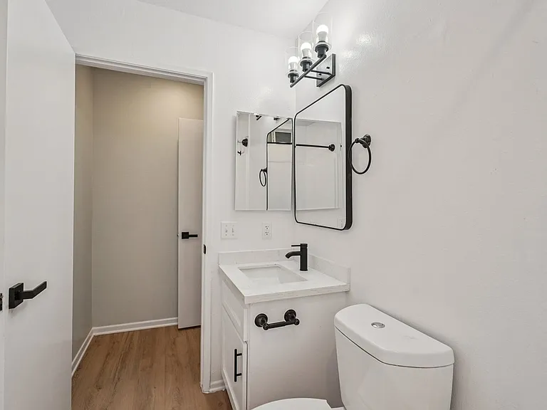 420 Windsor Rd — Photo 39