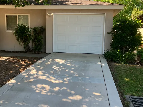 5492 E Illinois Ave, Fresno, CA 93727