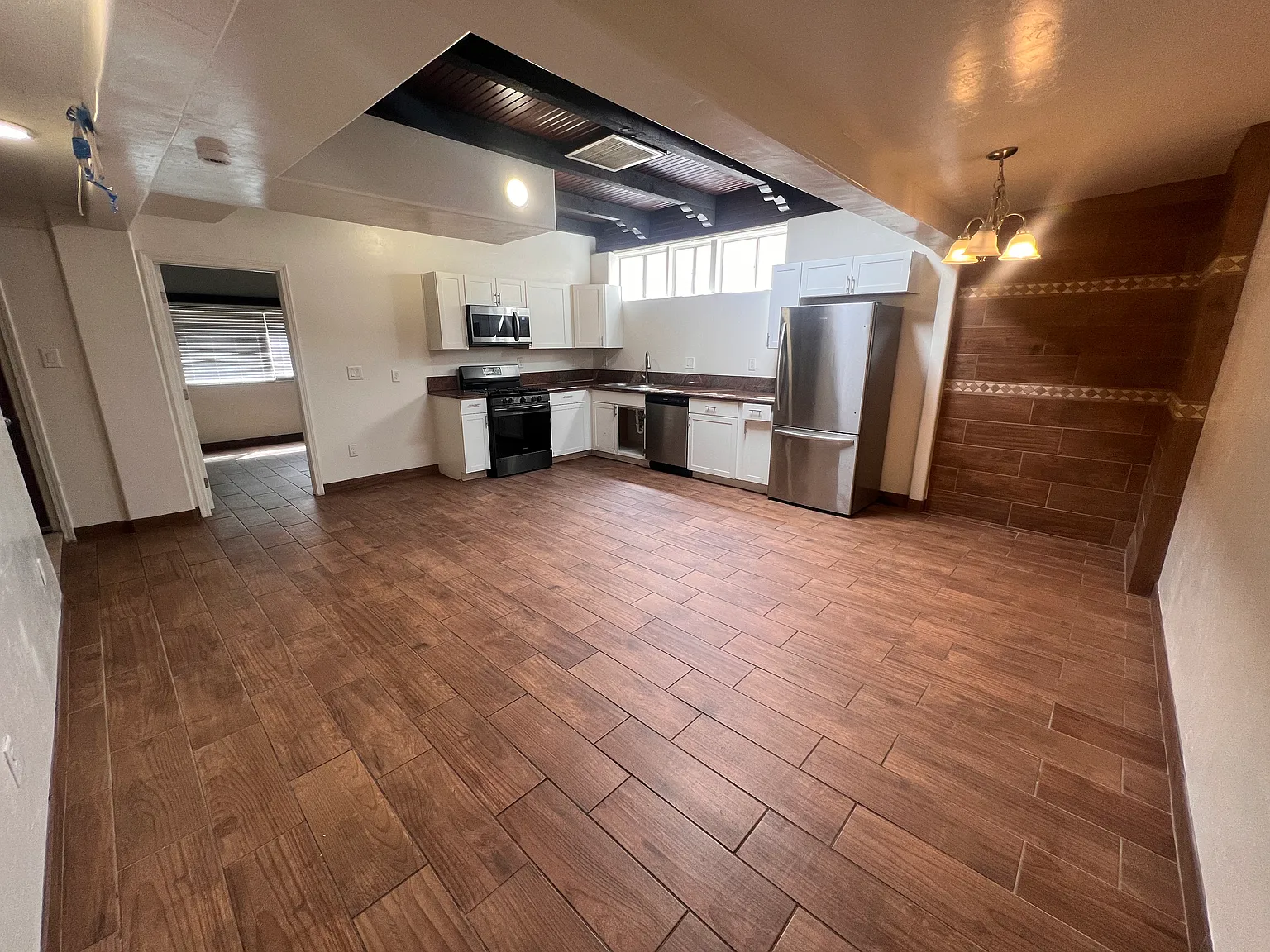 3 bed, 1200 sqft, $1,450 — Photo 2