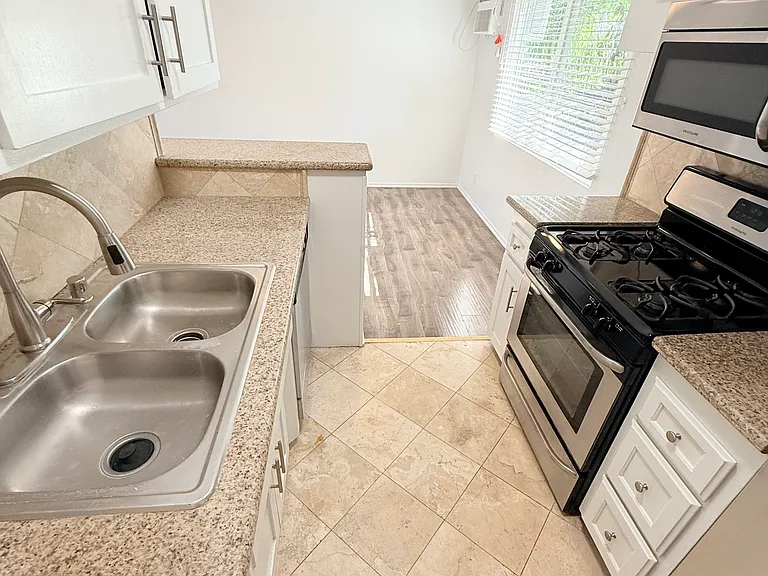 1226 N Fuller Ave #22 — Photo 12