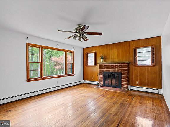 4th image of 16811 Ridge Rd