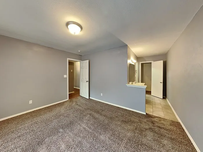 2405 Cripple Creek Dr — Photo 7