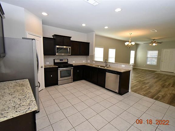 4th image of 1912 Acaciawood Way