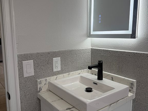 5th image of 3009 W Waters Ave