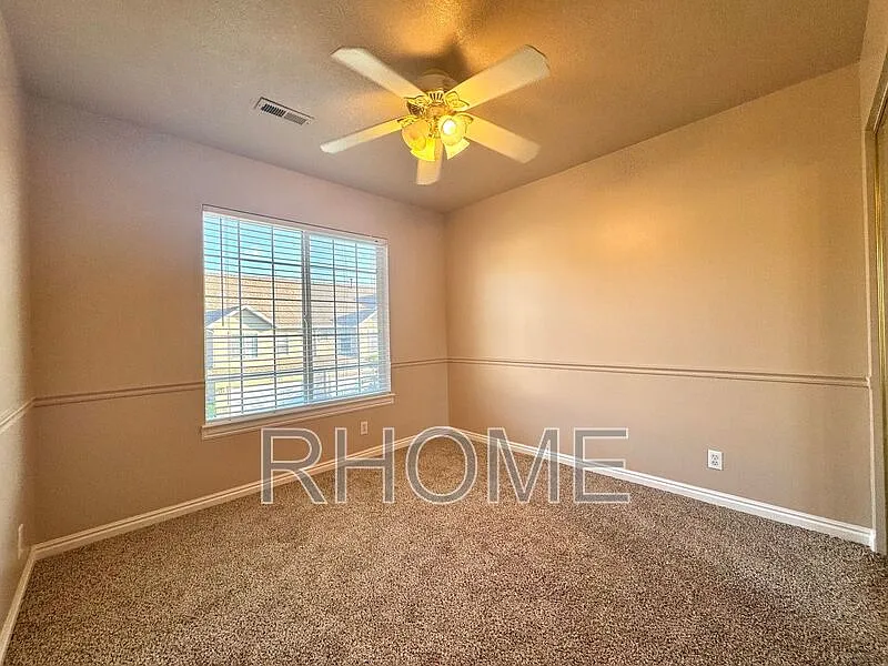 4 bed, 2.5 bath, 2232 sqft, $2,449 — Photo 4