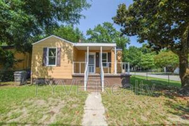 1st image of 2739 E Surrey Dr