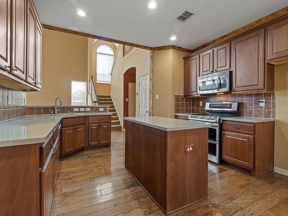 3rd image of 2477 Deerwood Dr