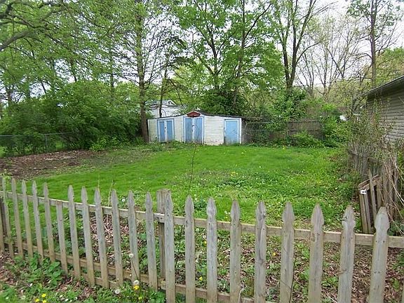 4th image of 8197 Sue Ave
