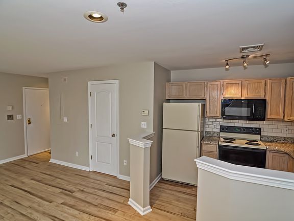 5th image of 200 Falls Blvd Unit I106