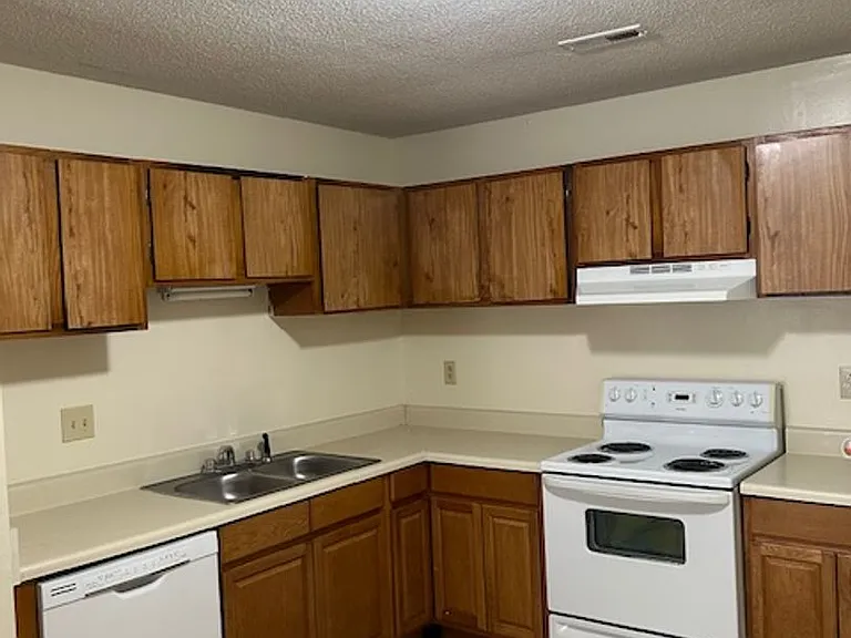 Lamplighter Apartments — Photo 13