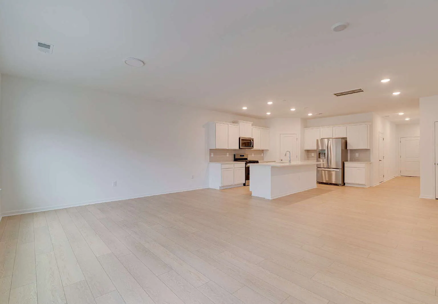 3 bed, 2.5 bath, 1969 sqft, $2,275 — Photo 4