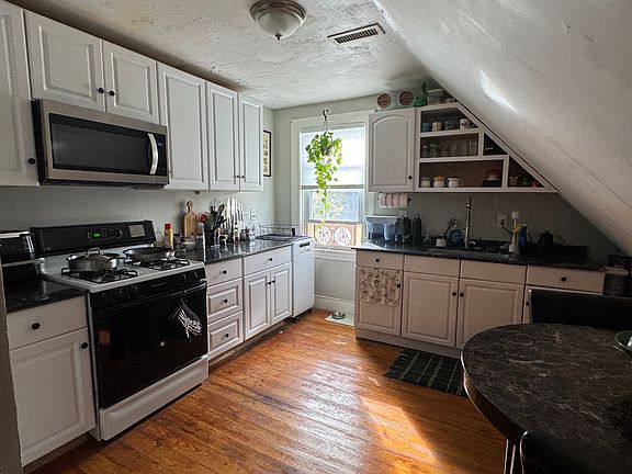 4th image of 93 Messer St Floor 3