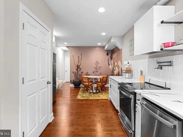 110 S Calhoun St — Photo 17