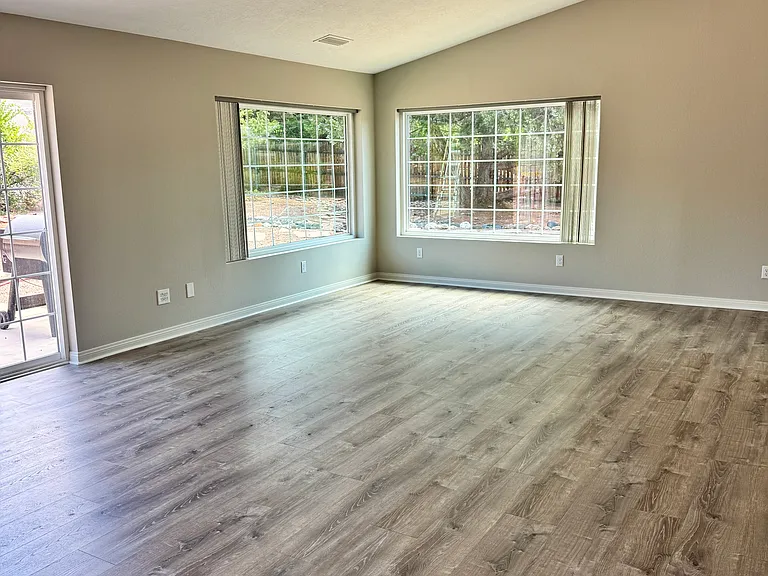 251 E Lindsay Way — Photo 5