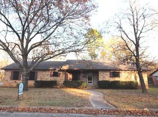 1914 Laurel Rd, Gainesville, TX 76240