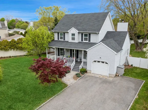 52 Old East Neck Road, Melville, NY 11747