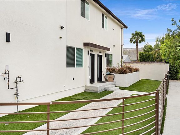 4th image of 6860 Gentry Ave #2