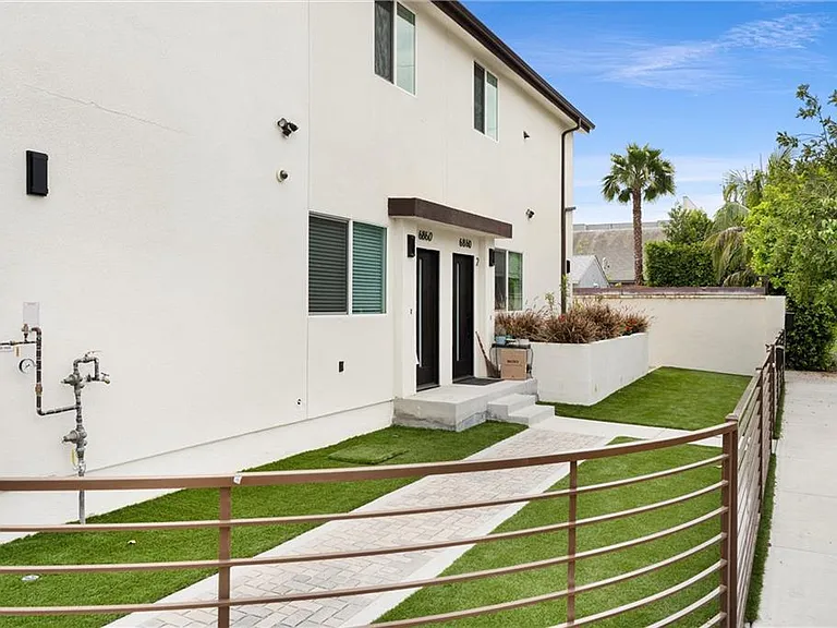 6860 Gentry Ave #2 — Photo 4