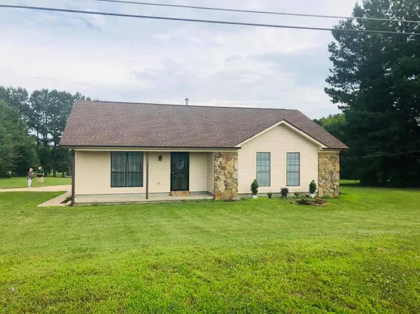 935 Tracy Rd, Millington, TN 38053