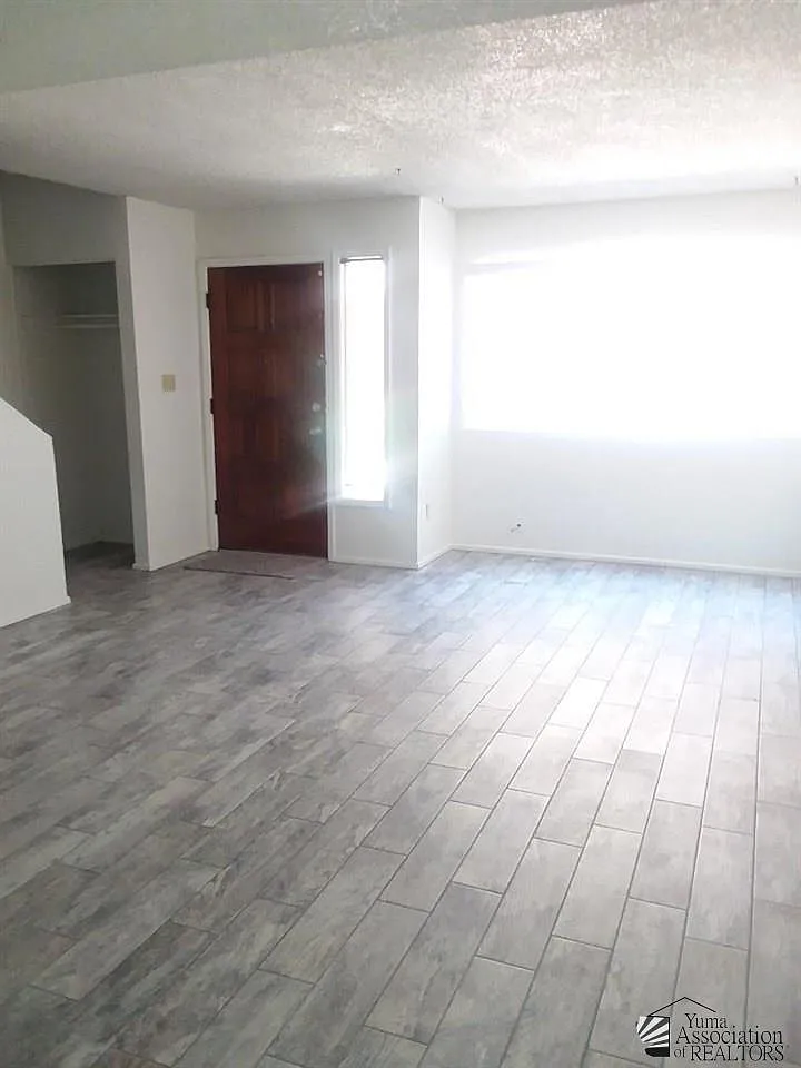 Building Photo - 833 S Avenue A #5