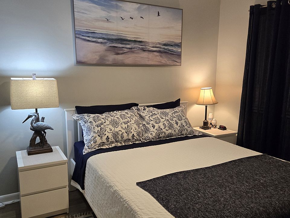 Queen bed in main bedroom. Remote controlled ceiling fan/light.