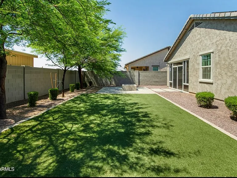 5024 N 84th Dr — Photo 16