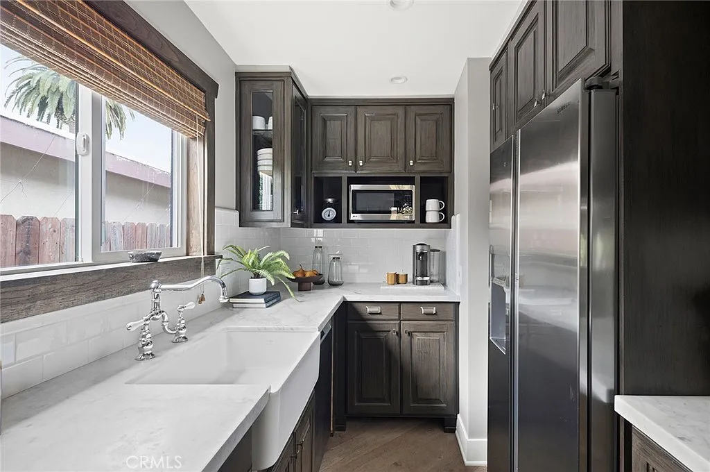2 bed, 1008 sqft, $5,000 — Photo 2