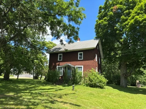 2610 E South Range Rd, New Springfield, OH 44443